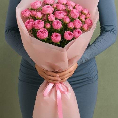 Букет с пионовидными кустовыми розами «Солнечная Грация»