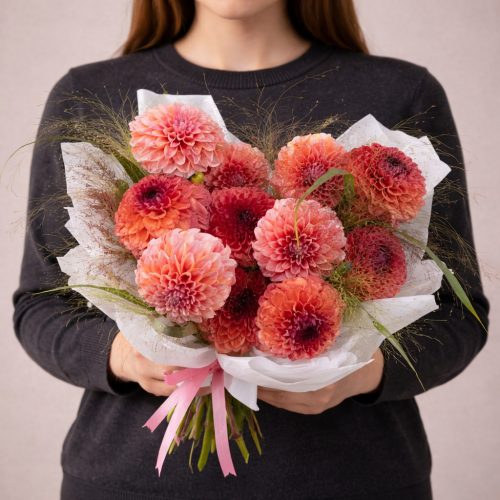 Букет георгинов «Пудровый шарм»